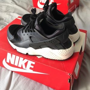 WOMENS HUARACHE RUN size 6.5